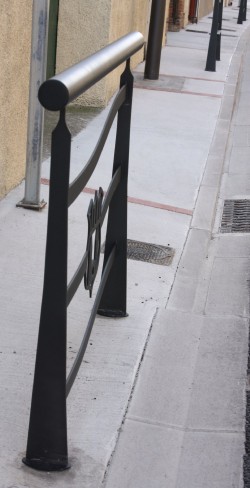 Barrière de ville avec poteaux design