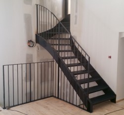 Escalier quart tournant tout metal